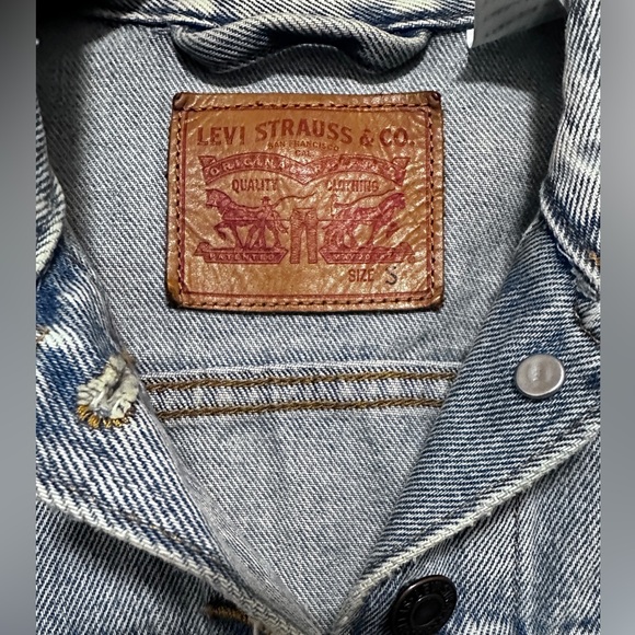 Levi’s Denim Jacket - Picture 3 of 6